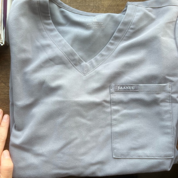 Jaanuu top and jogger bottoms scrubs - Picture 2 of 4